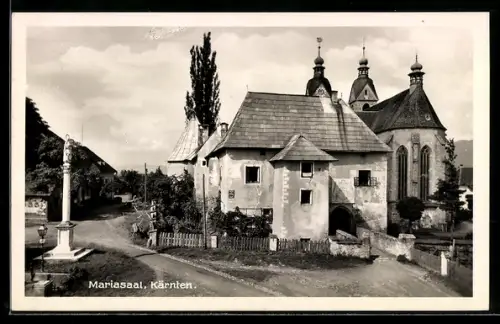 AK Mariasaal /Kärnten, Kirche mit Säulendenkmal