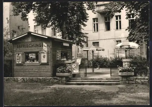 Fotografie Kiosk / Schöller Eiskrem-Bude, Reklame-Schilder Schöller & Schultheiss Bier