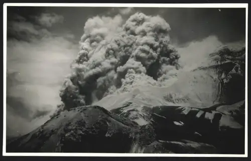 4 Fotografien unbekannter Fotograf, Ansicht Chile, Vulkan-Ausbruch Cerro Azul / Quizapu 1932, Militär-Flieger-Aufnahmen