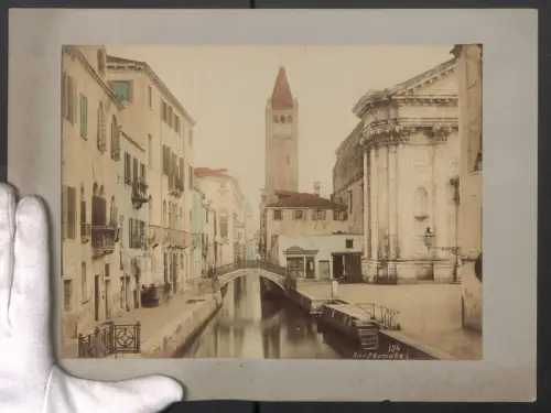 Fotografie unbekannter Fotograf, Ansicht Venedig, Rivo S. Barnaba, Koloriert, Grossformat 32 x 24cm