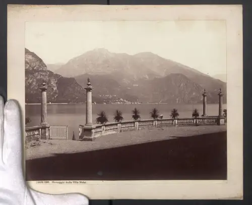 Fotografie unbekannter Fotograf, Ansicht Menaggio, Blick von der Villa Melzi anch der Stadt, Grossformat 29 x 24cm