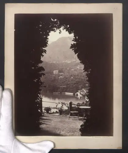 Fotografie G. Sommer, Napoli, Ansicht Bellagio, Villa Serbelloni, Grota, Lago di Como, Grossformat 24 x 29cm