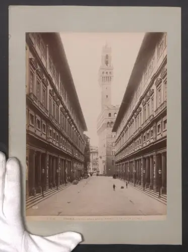 Fotografie unbekannter Fotograf, Ansicht Firenze, Portici Degli Uffizi e Palazzo Vecchio, Grossformat 24 x 32cm