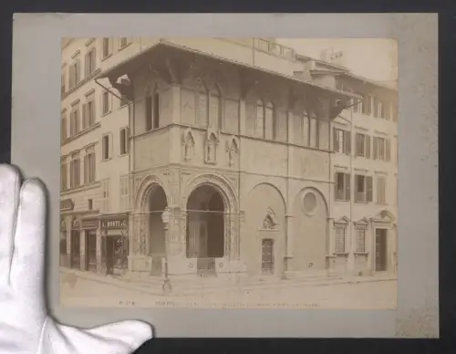 Fotografie unbekannter Fotograf, Ansicht Firenze, Piazza del Duomo, Loggia del Bigallo, Grossformat 31 x 24cm