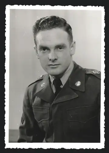 Fotografie Liebig, Berlin-Friedenau, Portrait Soldat der US-Army in Uniform