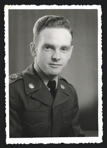 Fotografie Liebig, Berlin-Friedenau, Portrait Soldat der US-Army in Uniform
