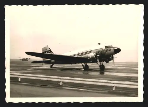 Fotografie Flugzeug Douglas DC-3 der USAF Kennung AACS, Military Air Transport Service