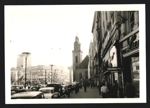 Fotografie unbekannter Fotograf, Ansicht Frankfurt / Main, Schillerplatz Ecke Zeil, Kaufhof, Hauptwache & Kath. Kirche