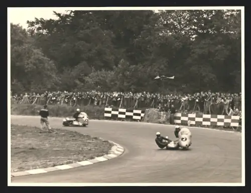 Fotografie Ansicht West Kingsdown, Brands Hatch Circuit, Motorrad Seitenwagen-Rennen, Turn 2 Druids Bend