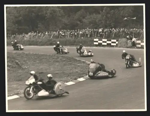 Fotografie Ansicht West Kingsdown, Brands Hatch Circuit, Motorrad Seitenwagen-Rennen, Turn 2 Druids Bend
