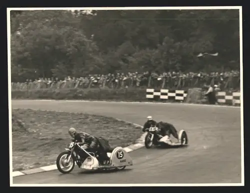 Fotografie Ansicht West Kingsdown, Brands Hatch Circuit, Motorrad Seitenwagen-Rennen, Turn 2 Druids Bend