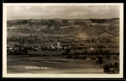 AK Hartkirchen /O. Ö., Panorama mit Kirche