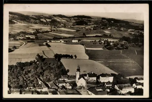 AK Prambachkirchen /O. Ö., Fliegeraufnahme mit Kirche und Ortsansicht
