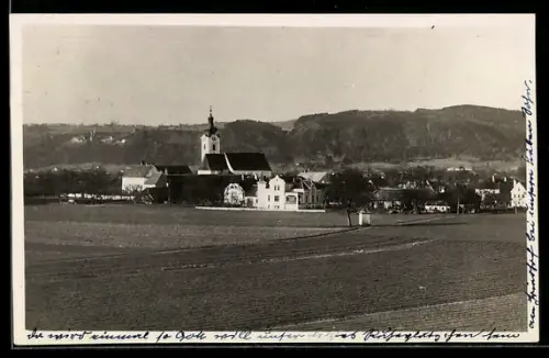 Foto-AK Hartkirchen /O.-Ö., Ortspanorama mit Kirche