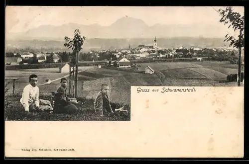 AK Schwanenstadt, Gesamtansicht mit Personen im Vordergrund