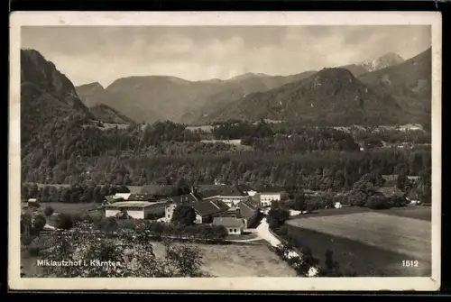 AK Sittersdorf /Kärnten, Miklautzhof, Panorama mit Ort und Bergkulisse
