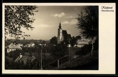 AK Rüstorf /Oberösterreich, Ortsansicht mit Kirche