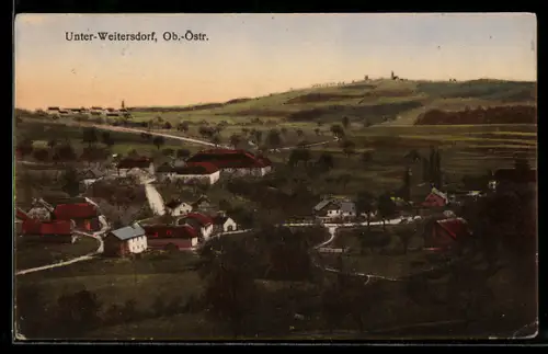 AK Unter-Weitersdorf /Ob.-Östr., Panorama mit Ort und Hügeln