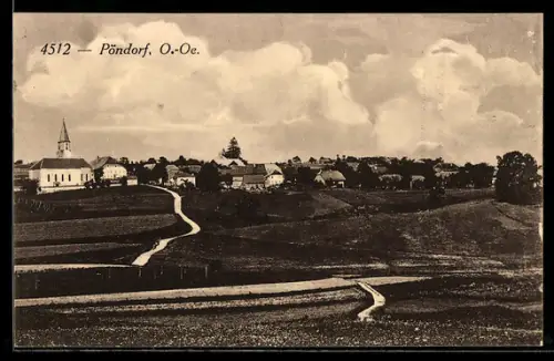 AK Pöndorf /O.-Oe., Ortspanorama mit Landstrasse u. Feldern