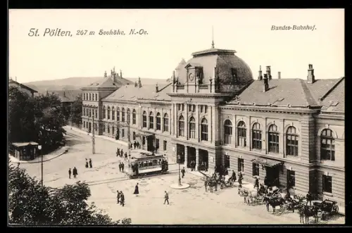 AK St. Pölten /N.-Oe., Bundes-Bahnhof, Strassenbahn