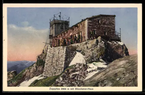 AK Münchner-Haus, Besucher vor der Berghütte