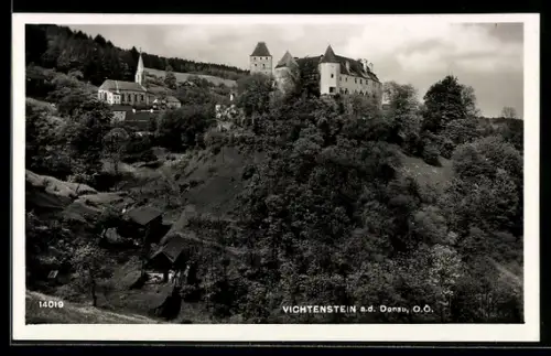 AK Vichtenstein a. d. Donau, Panorama mit Schloss und Kirche