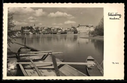 AK Schärding, Kurhaus, Ruderboot am Ufer