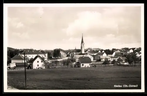 AK Riedau /Ob.-Donau, Panorama mit Kirche