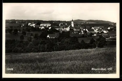 AK Münzkirchen / Oberösterreich, Panorama mit Kirche