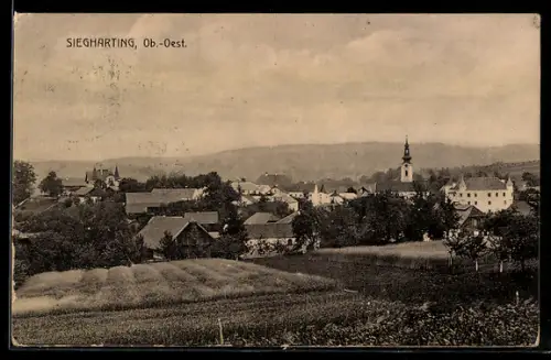 AK Siegharting /Ob.-Oest., Ortspanorama mit Kirche
