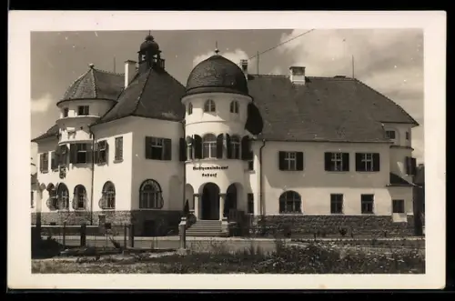 AK Andorf /Ob.-Öst., Gemeindeamt mit Kuppelturm und Eingangsarkade