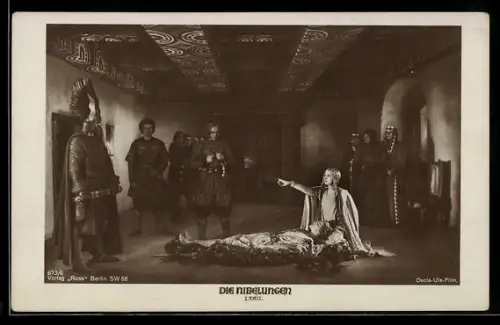 AK Ufa-Film Die Nibelungen 1.Teil, Kriemhild beschuldigt Hagen Siegfried ermordet zu haben