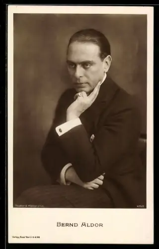 AK Schauspieler Bernd Aldor mit nachdenklichem Blick