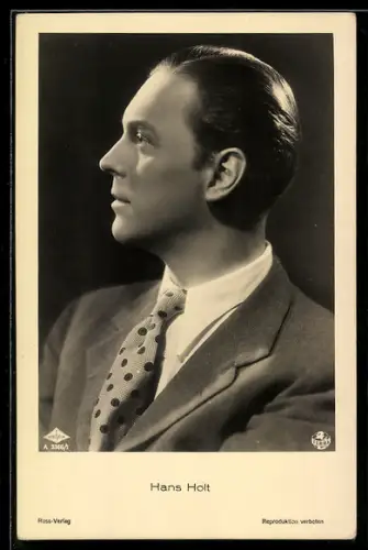 AK Schauspieler Hans Holt mit Anzug von der Seite