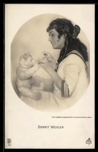 AK Schauspielerin Dorrit Weixler mit einem Teddy