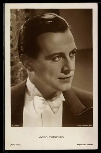 AK Schauspieler Iwan Petrovich Portrait im Anzug
