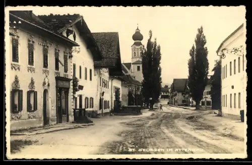 AK St. Georgen im Attergau, Hauptstrasse mit Kirche