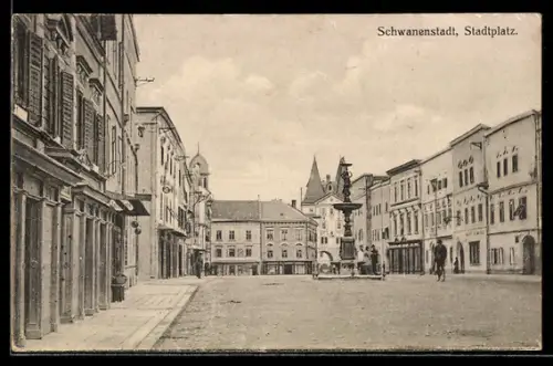 AK Schwanenstadt, Stadtplatz mit Brunnen