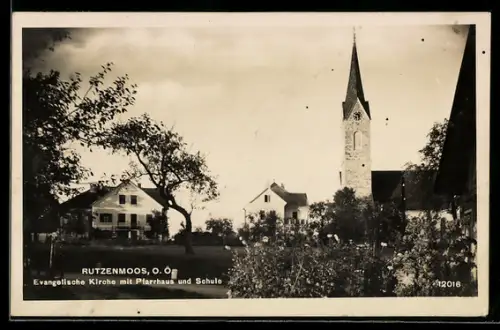 AK Regau /O. Ö., Rutzenmoos, Evangelische Kirche mit Pfarrhaus und Schule