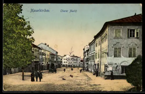 AK Mauerkirchen, Oberer Markt, Platzansicht mit Häusern und Passanten