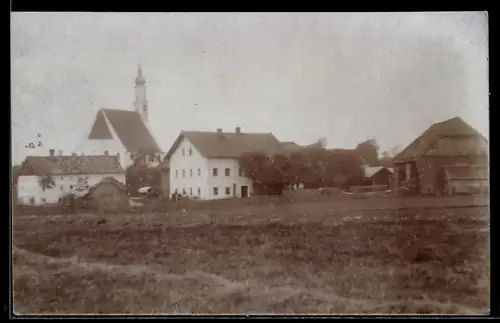 Foto-AK Franking, Ortsansicht mit Kirche und Gehöften