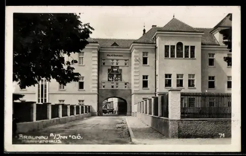 AK Braunau a. Inn, Torhaus mit Durchfahrt