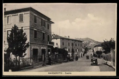 AK Marzabotto, Centro con Drogeria e automobile su strada principale