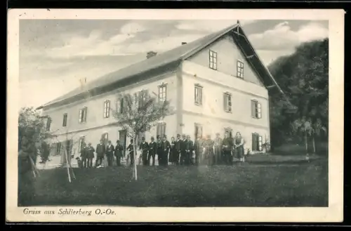 AK Pühret /O.-Oe., Schlierberg, Menschengruppe vor einem Haus