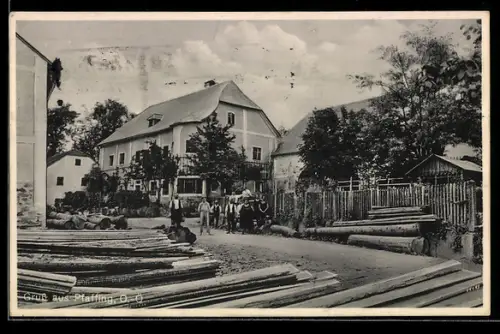 AK Pfaffing /O.-Ö., Strassenpartie mit Holzlager