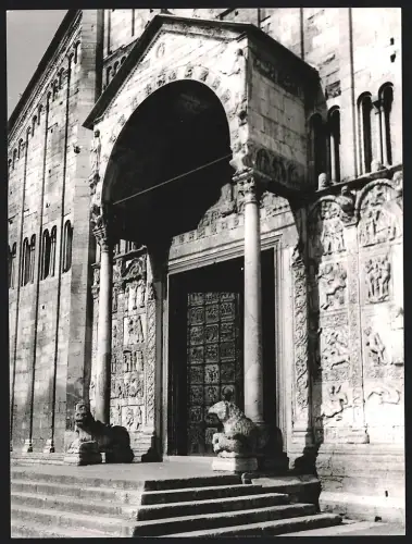 Fotografie Dr. Grebert, Ansicht Verona - Venetien / Italien, San Zeno, Portalvorbau, Reliefs von Nikolaus & Guglielmo