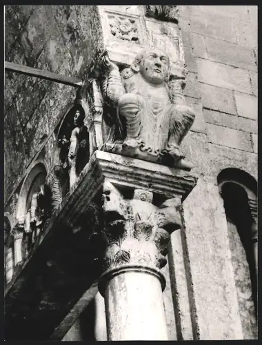 Fotografie Dr. Grebert, Ansicht Verona - Venetien / Italien, San Zeno, Portalvorbau, Kapitell & Architravschmuck rechts