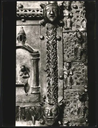 Fotografie Dr. Grebert, Ansicht Verona - Venetien / Italien, San Zeno, Portal, Randleiste an der linken Tür