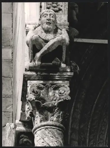 Fotografie Dr. Grebert, Ansicht Verona - Venetien / Italien, Dom, Portalvorbau, Kapitell