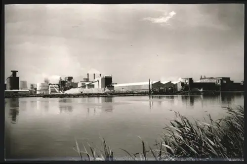 Fotografie Dr. Grebert, Ansicht Ravenna - Emilia-Romagna / Italien, Industrieanlagen am Canal Candiano